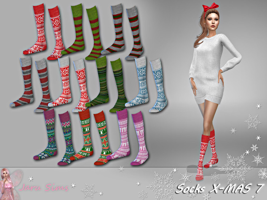 Un Sim en un vestido suéter blanco mostrando sus calcetines de Navidad de Sims 4 CC. También hay muchos colores y diseños diferentes para estos calcetines.