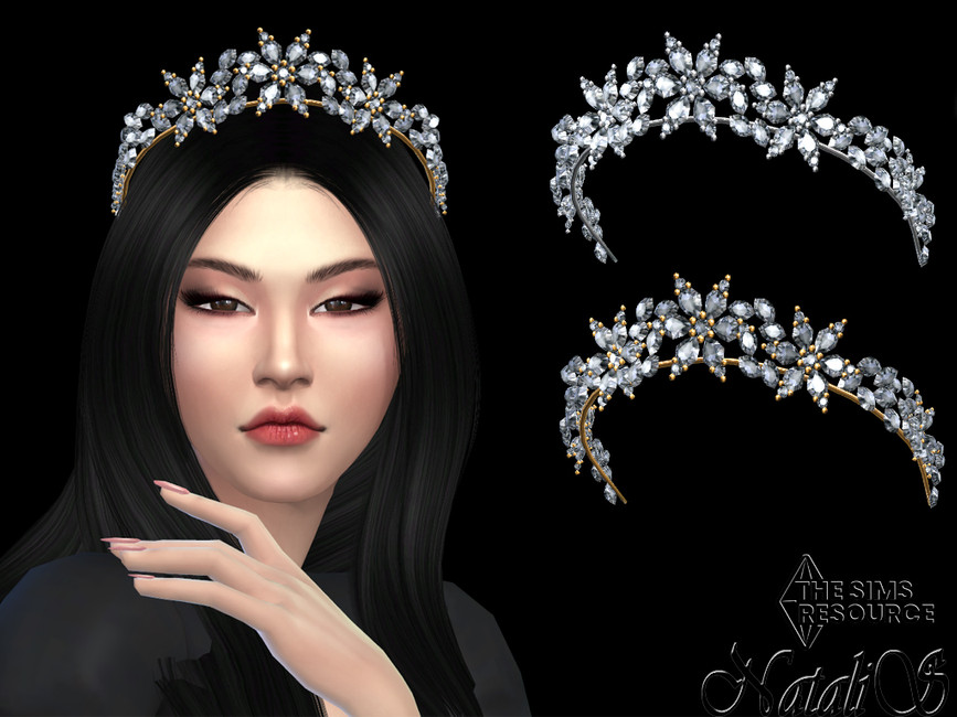 Una Sim con cabello negro y ojos marrones que lleva una diadema adornada con cristales que parecen copos de nieve.